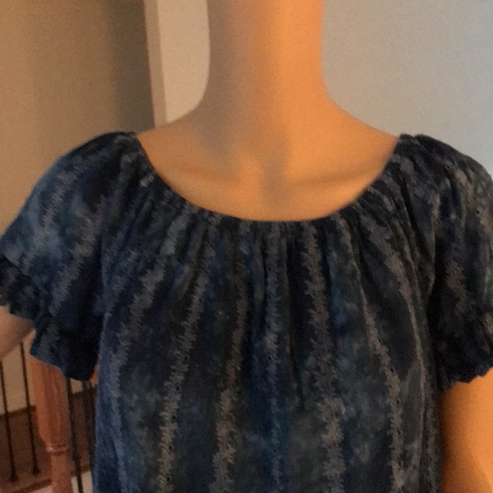 Short sleeved top
